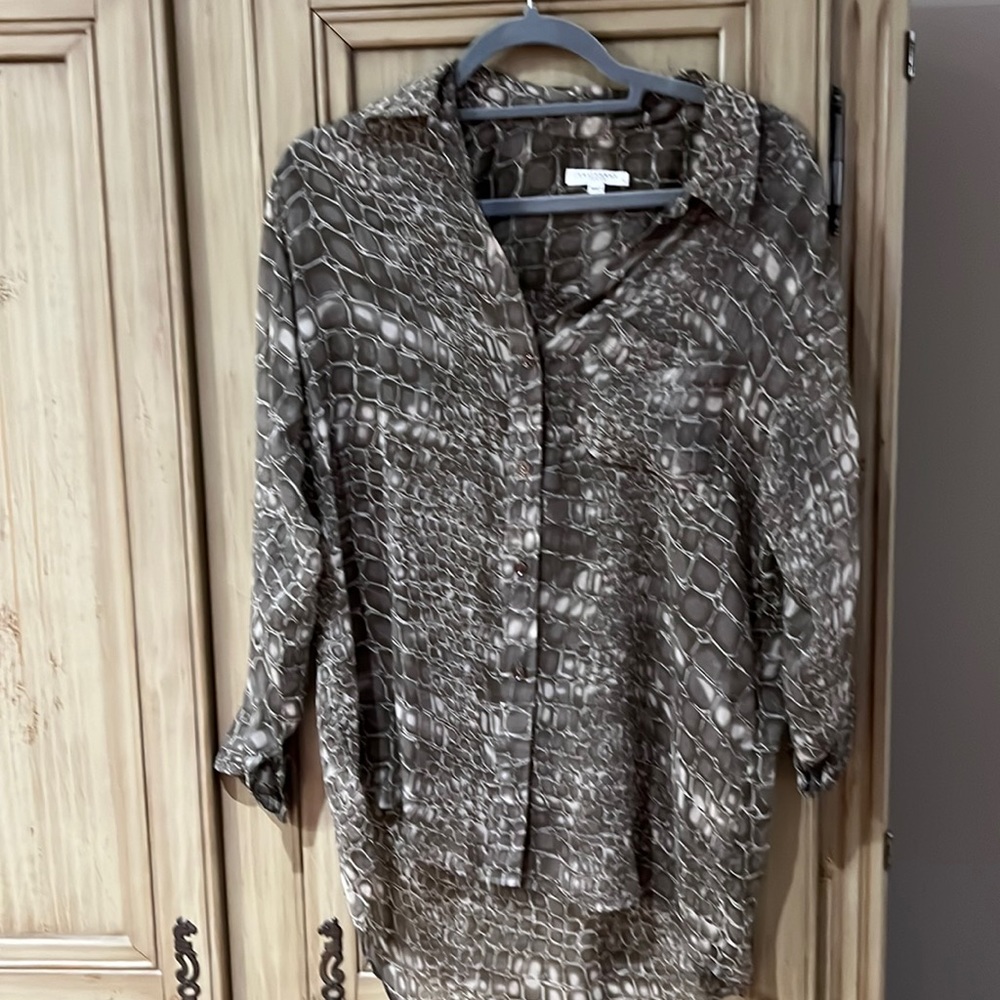 Equipment sheer snake skin print